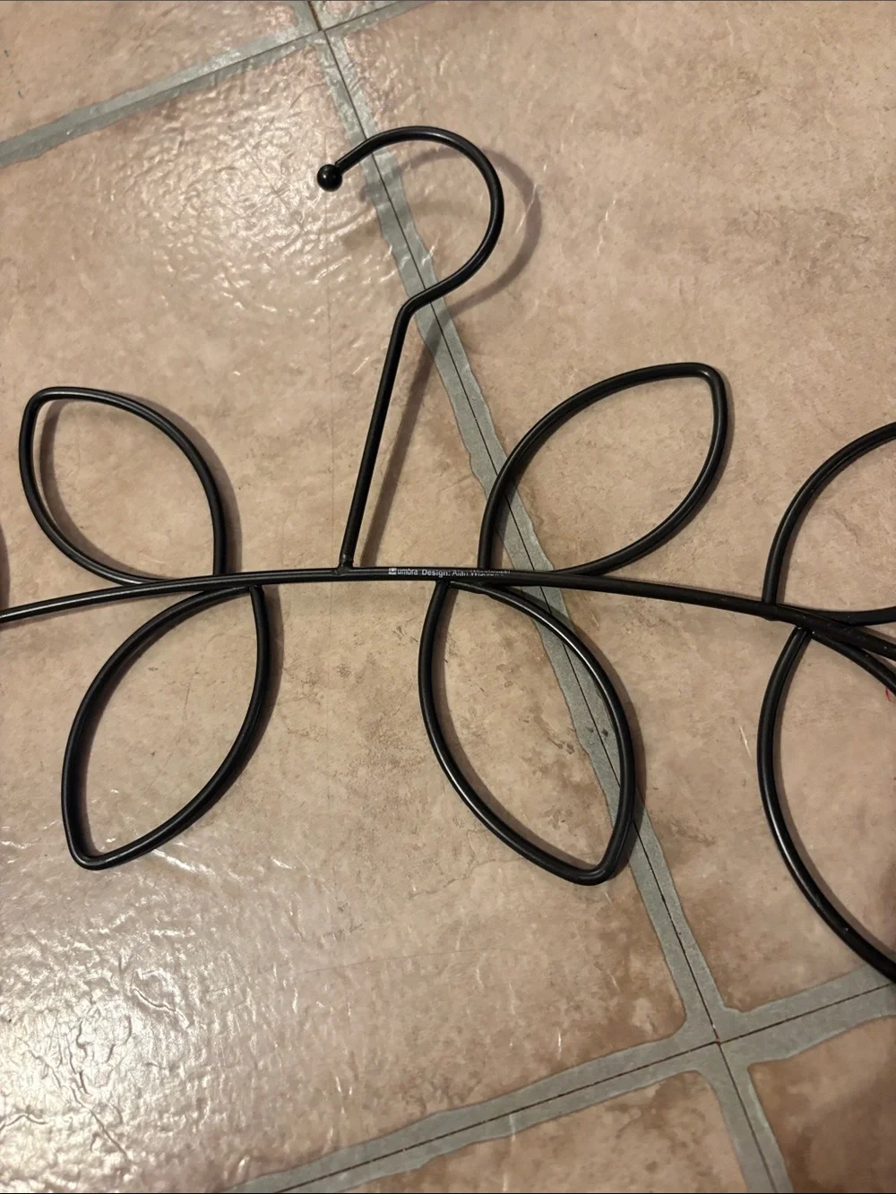 Black Metal Leaf accessory hanger